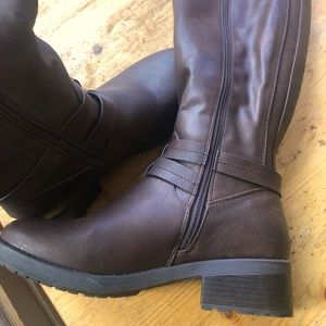 Dream Pairs boots size 8.5